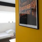 Hi